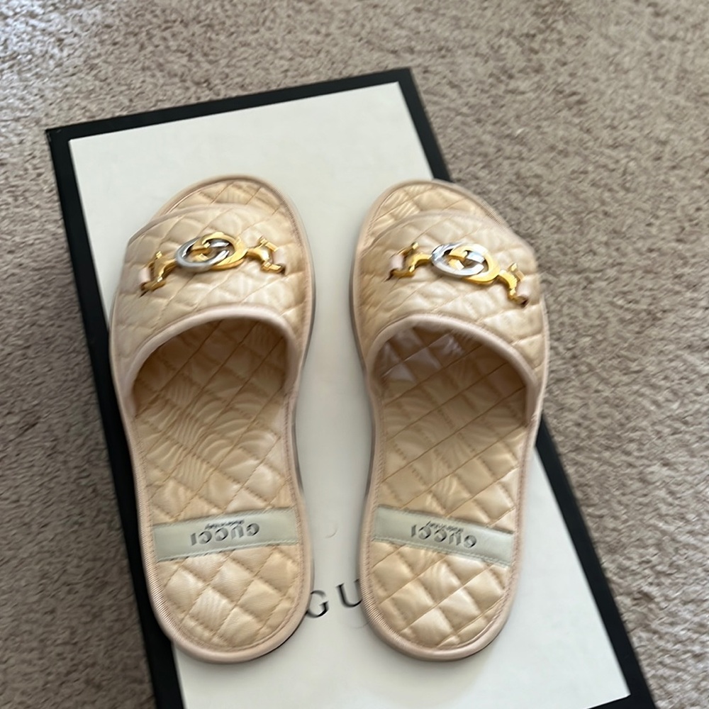 Gucci womens interlocking sandal size 35.5